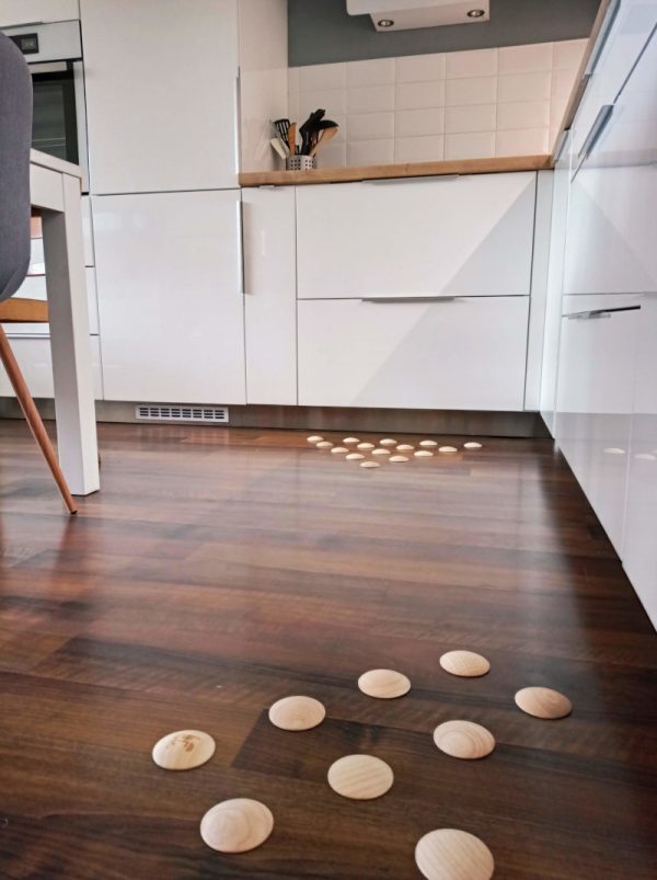 DOTS static - stylish barefoot floor in the kitchen for healthy fee