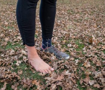 porovnanie bosého chodidla a bosej topánky real barefoot vs. barefoot shoes